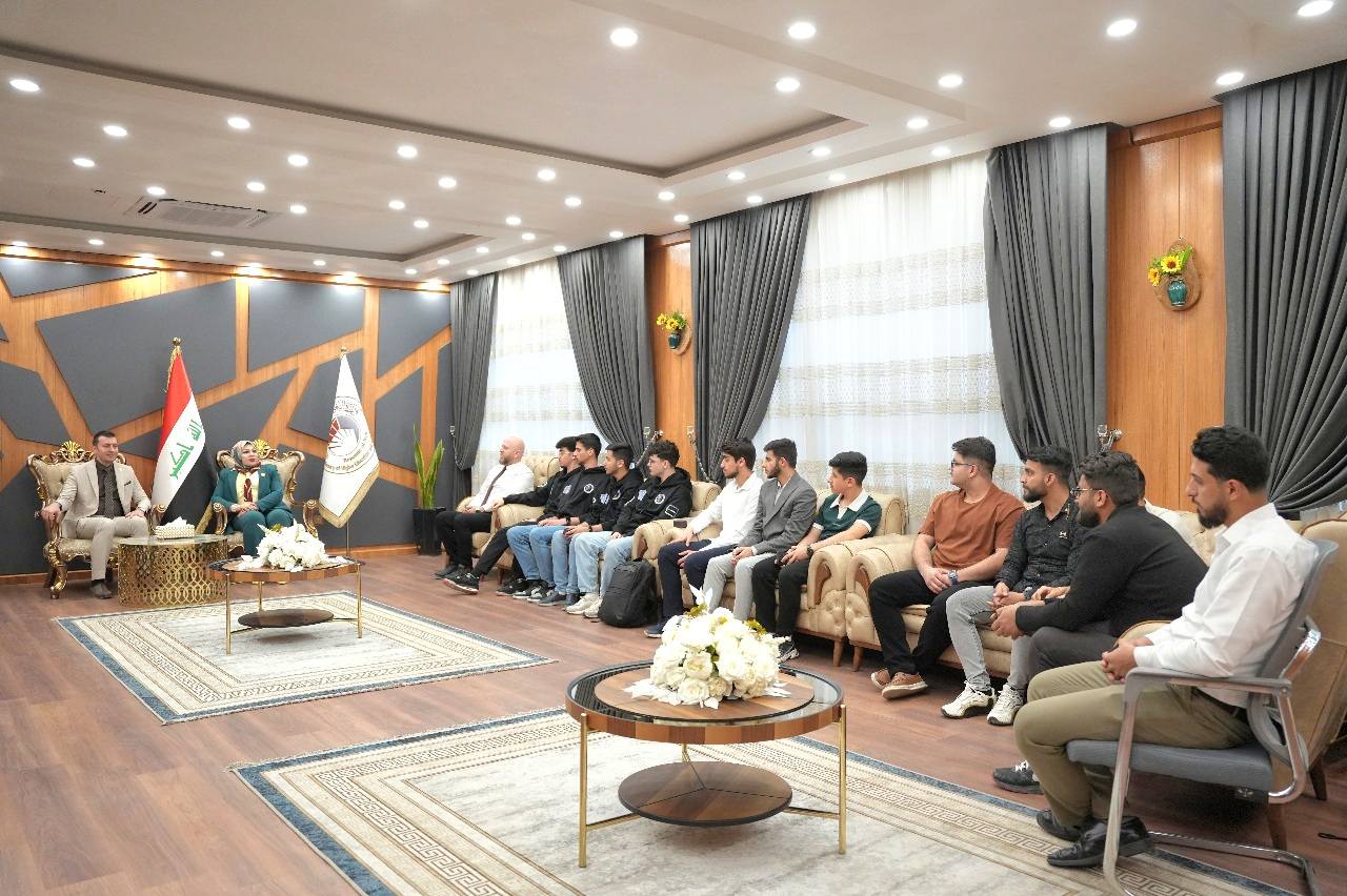 The President of the Northern Technical University honors a group of ...